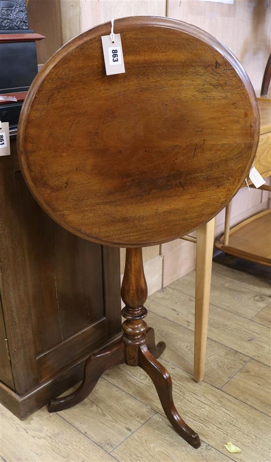 An early Victorian mahogany tilt top wine table W.51cm